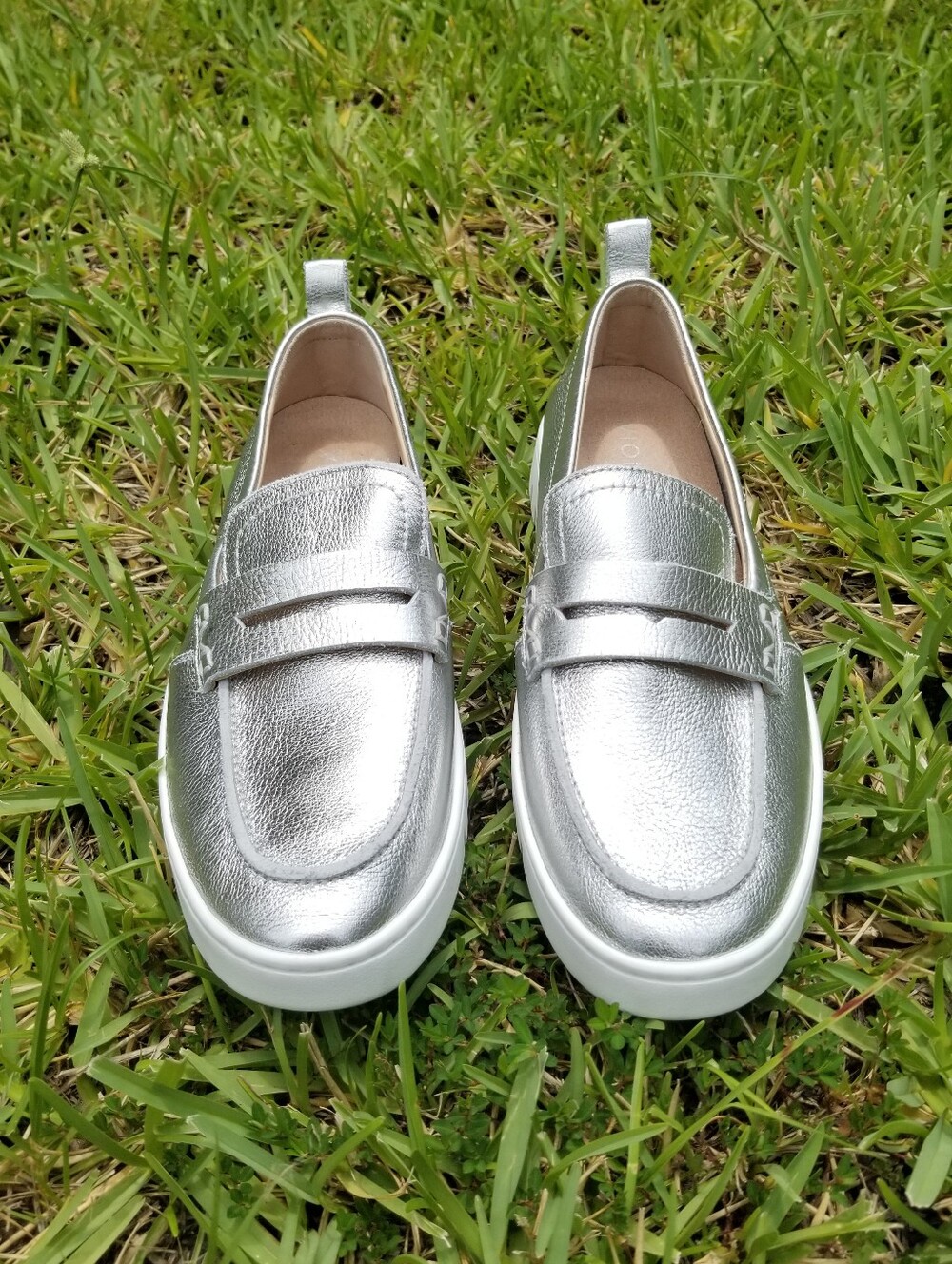 Vionic Uptown Silver Metallic Comfort Soft Leather Loafers Size 9